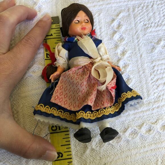 Vintage 1970s Milkmaid Doll International Folk Attire Braided Hair Sleep Eye 5.5 - Picture 10 of 10